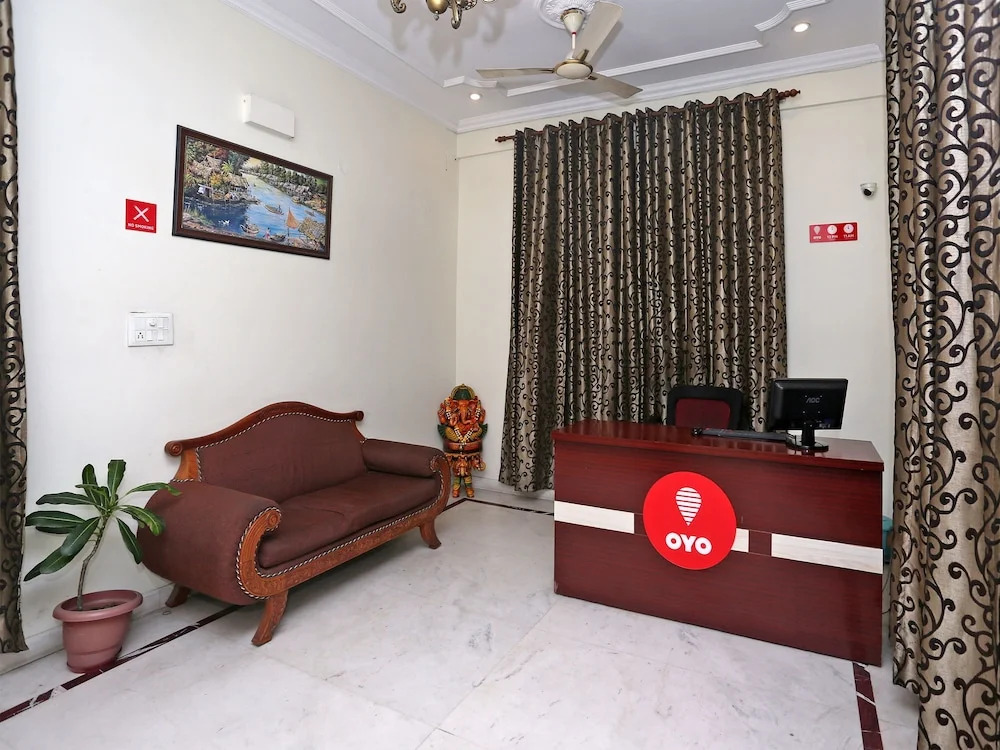 OYO 279 Silver Inn