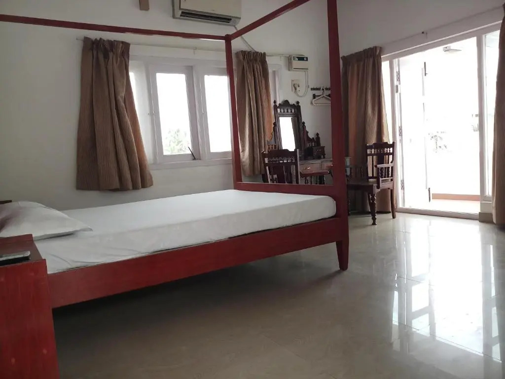 Daphne Hotel