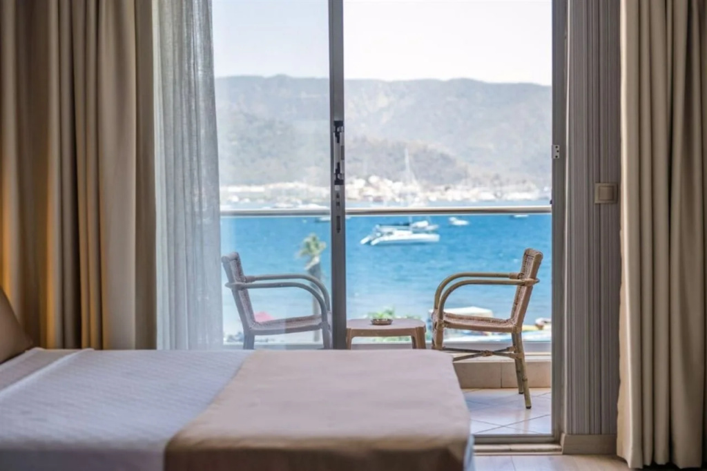 Point Beach Hotel