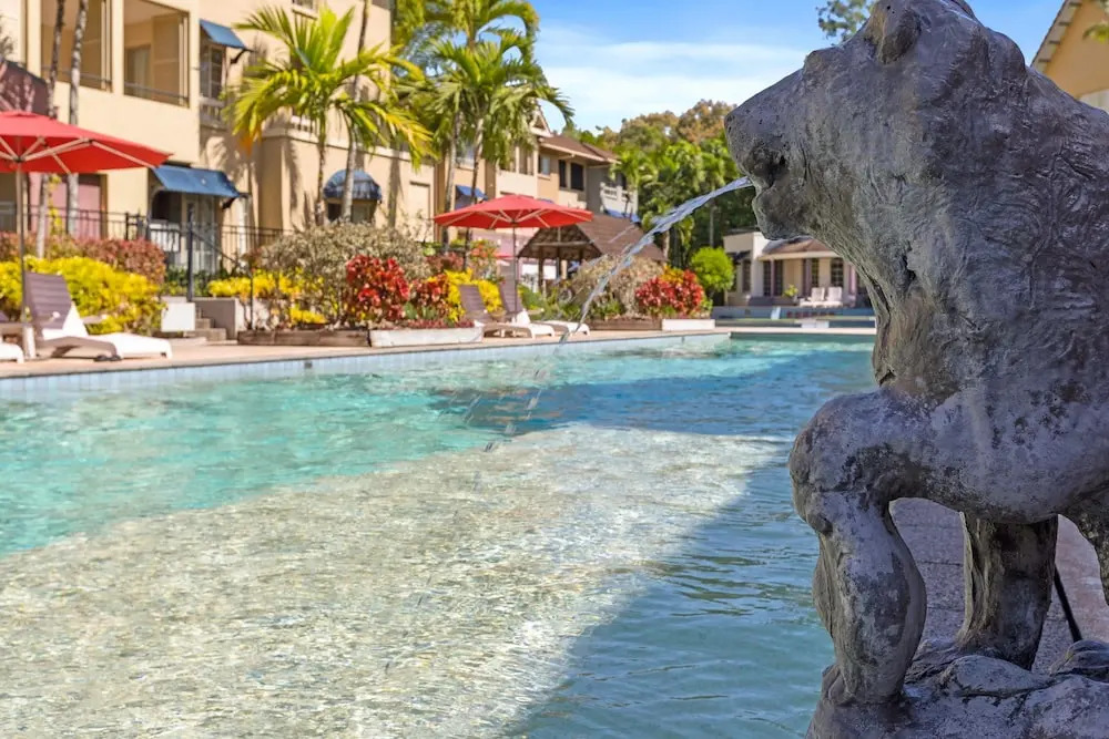 Lakeside Luxe Retreat - Pool View BBQ Spa Bath
