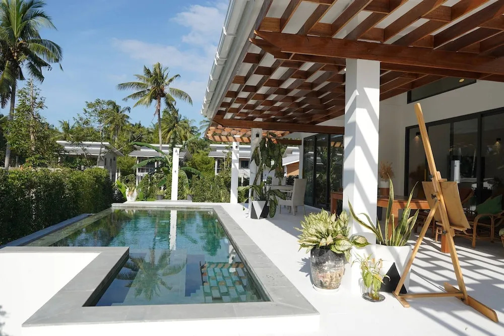 O3 Green 2b Garden Pool Villa and Unique Furniture