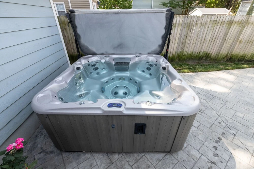 Newly Renovated Beach Cottage Walking Distance to Virginia Beach Oceanfront and Boardwalk