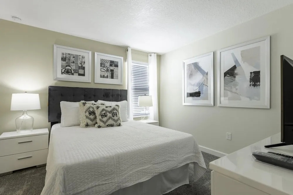 Getaway Delight-8 Bedrooms Pool Great Location