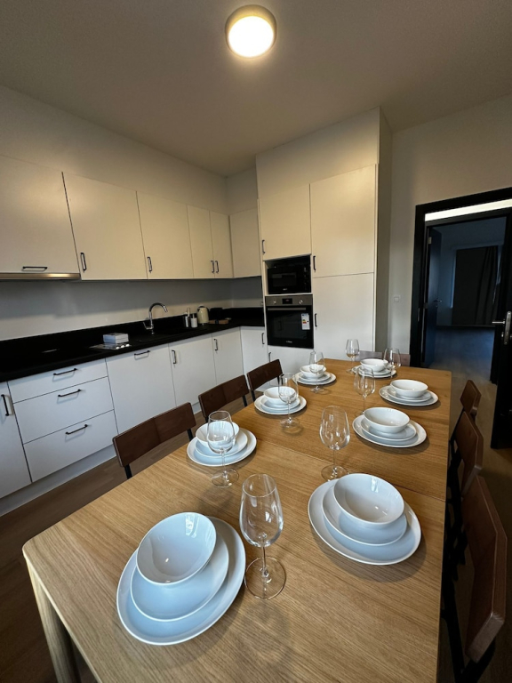 Stylish 3BR With 1LR Apt Near to Center