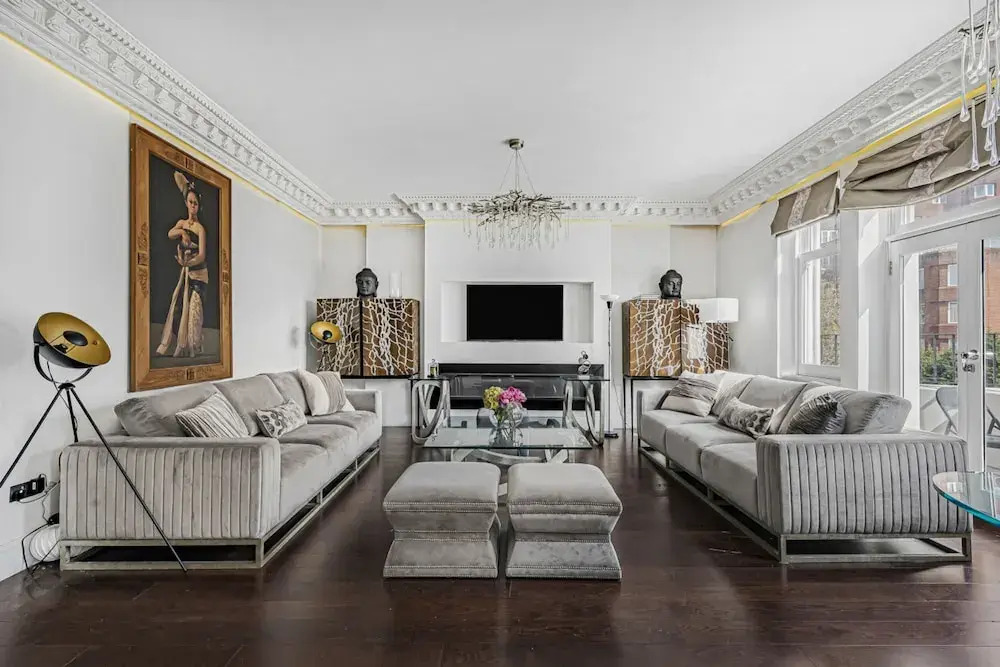 Royal Residence - Steps Away From Hyde Park