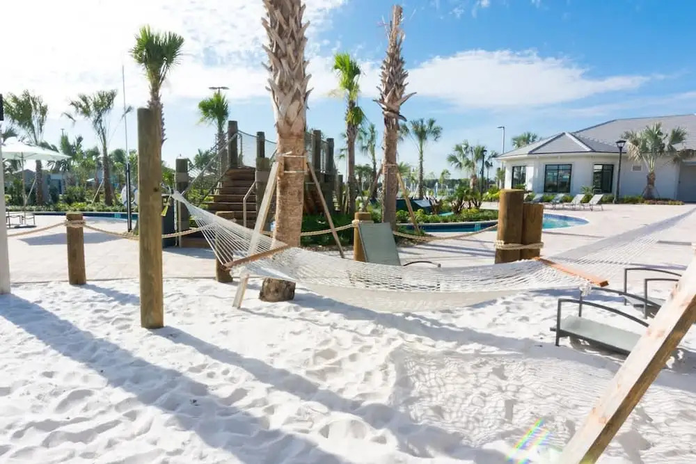 Private Pool and BBQ at Storey Lake 5BR