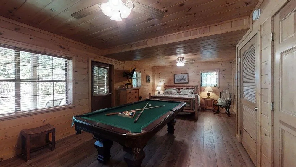Karen's 2 Bedroom Cabin by Redawning