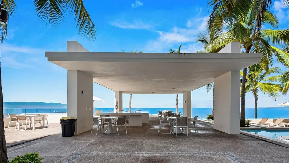 Oceanfront 1BR with Balcony & Pool