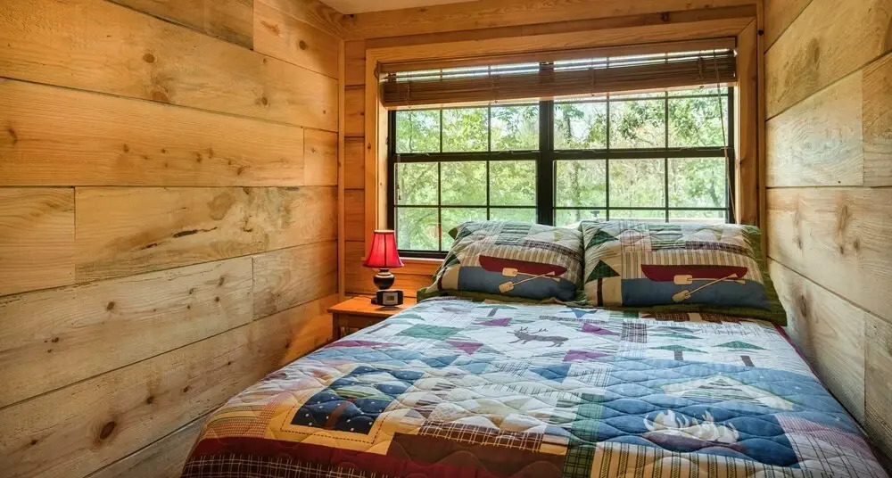 Bear Hollow Cabin With Hot Tub Minutes Away From Beavers Bend State Park and Broken Bow Lake by Redawning