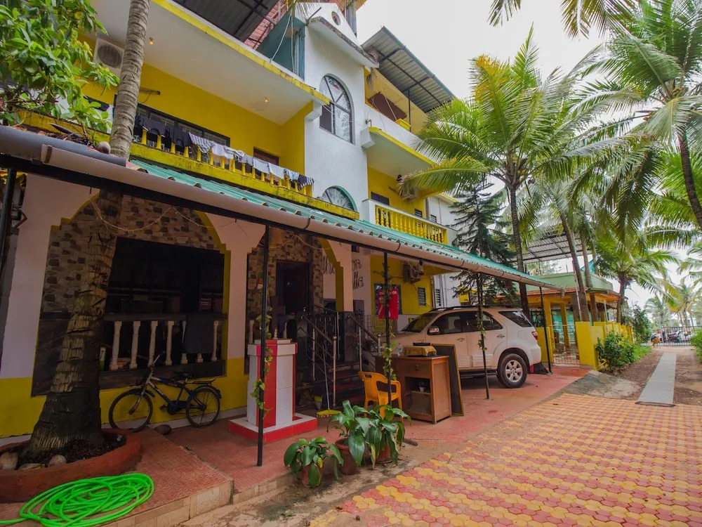 OYO 15697 Home Colorful Studio Candolim Beach