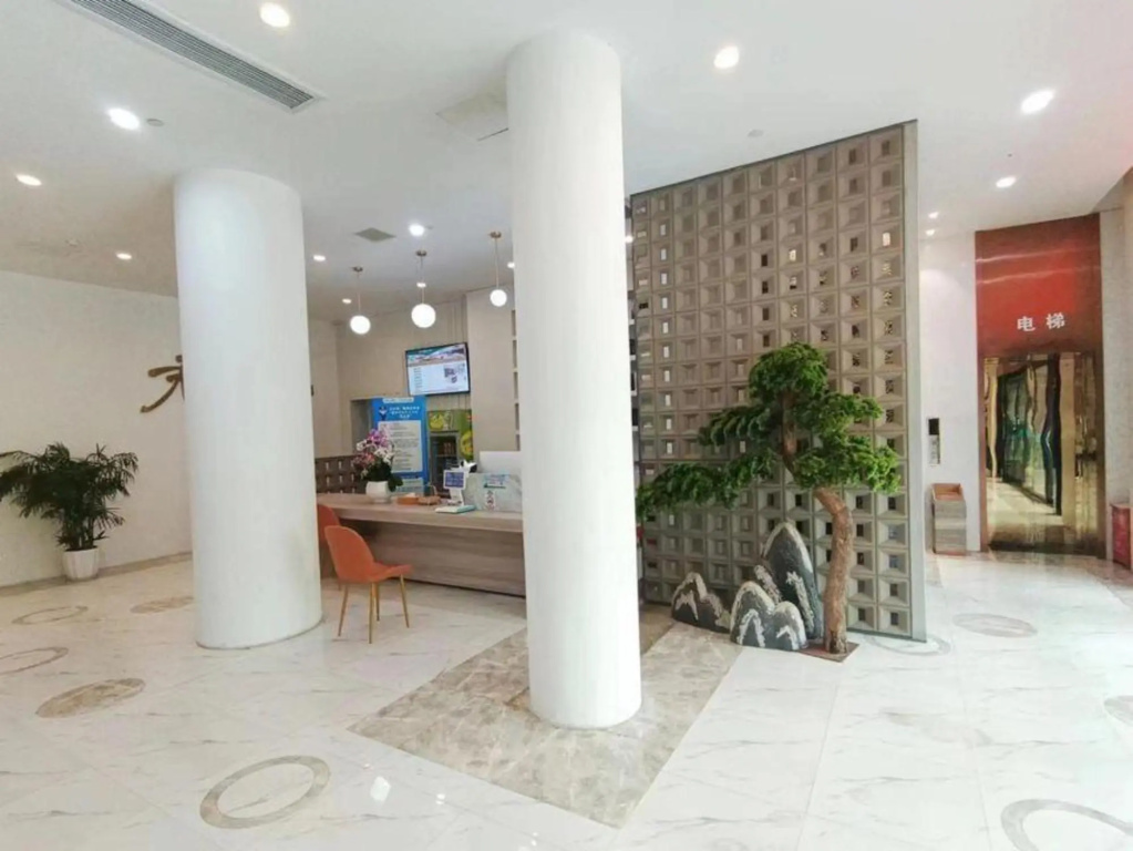 Junrong Fashionable Hotel