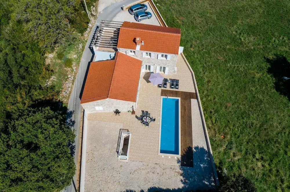 Villa Leona - Three-bedroom Villa With Private Pool ID Direct Booker 10945