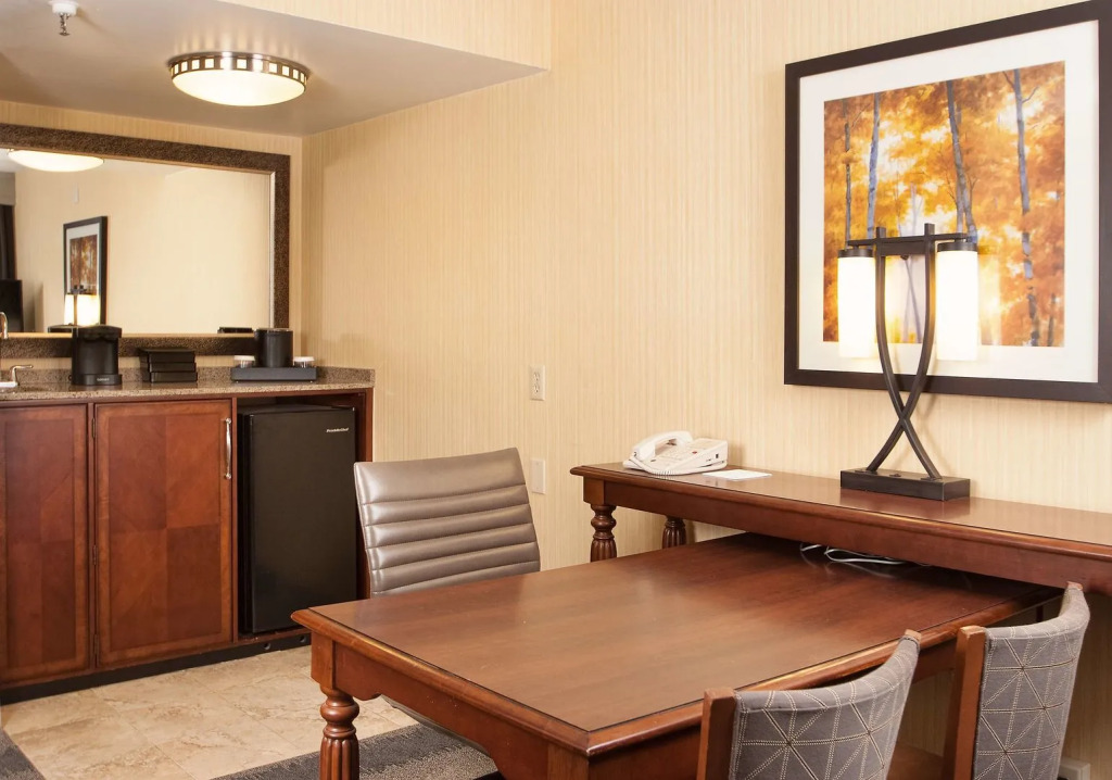 Embassy Suites by Hilton Minneapolis Bloomington Edina