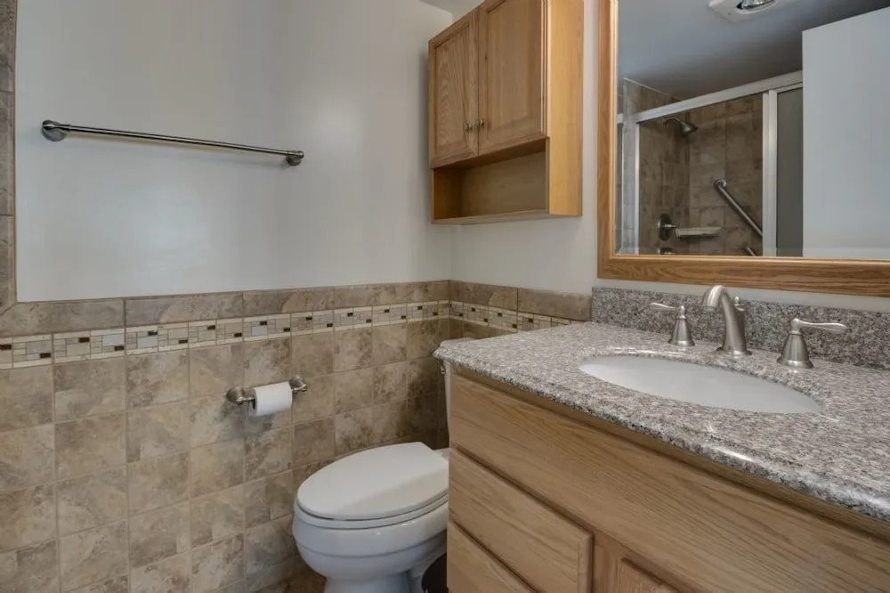 Capri 1710 - 2 Br Condo