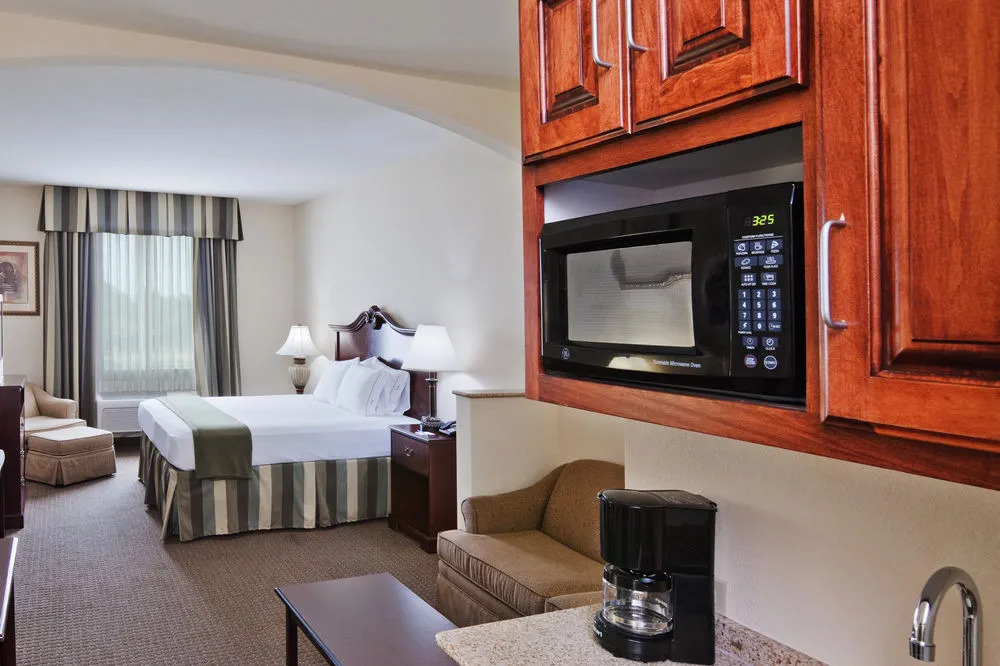 Holiday Inn Express Hotel & Suites Woodward Hwy 270 by IHG