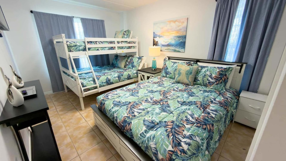 Walkable Location 99 Steps To Beach Pool 2 Bedroom Apts