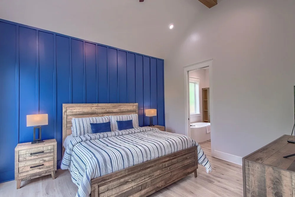 Cl 2849 River Escape At Horseshoe Falls 4 Bedroom Home by RedAwning