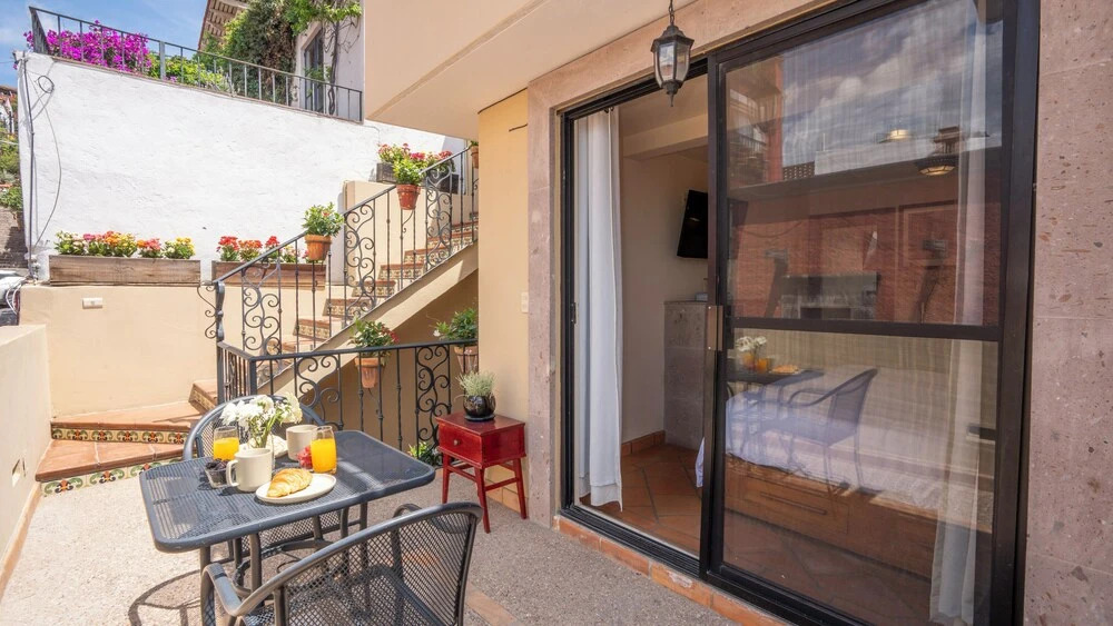 Centro 2BR Home with Rooftop Terrace