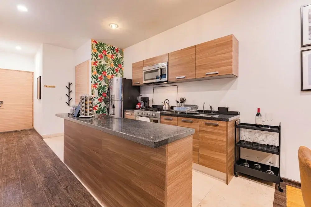 NEW Perfect Location 24 Hours Security Free Parking