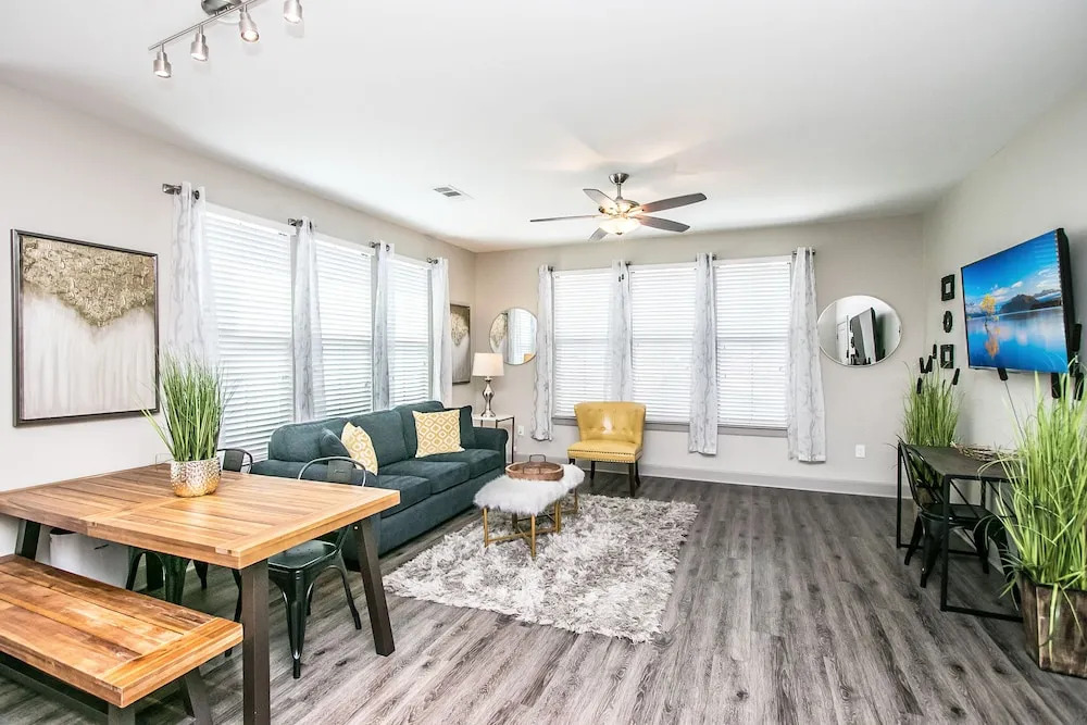 Rooftop Pool, Views, Close to Shops & Dining 1131