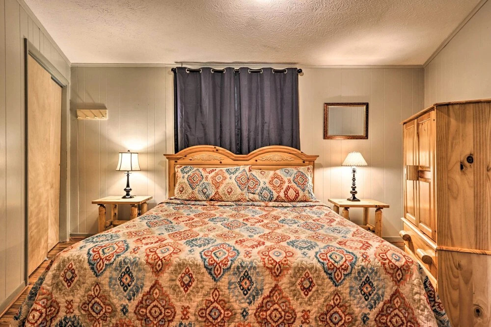 Gatlinburg House w/ Pool Table & Forest Views!