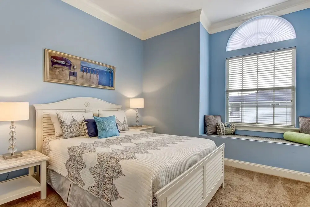 Spacious Townhome, 10 min to the Beach, Dogs OK!