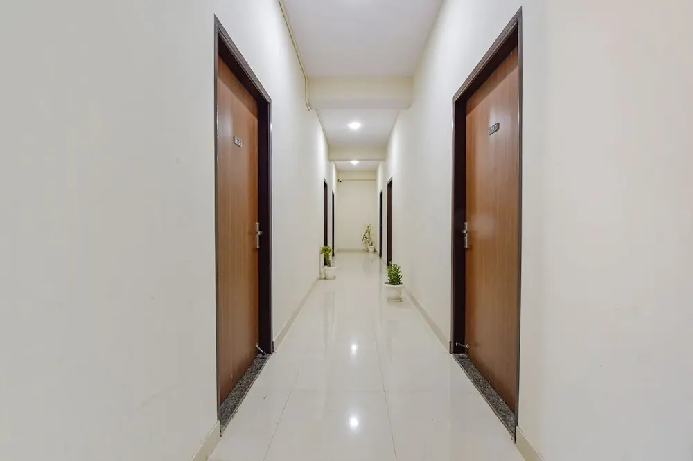 Fabhotel Grand Lotus