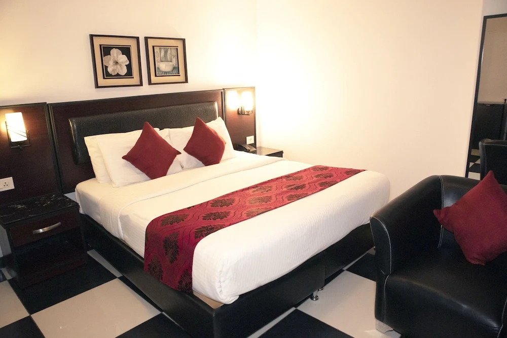 Easy Inn Hotel Suites