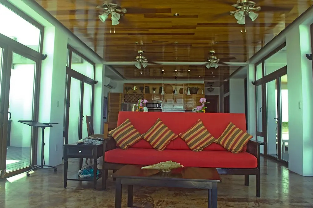 Casas de la Caye Villas