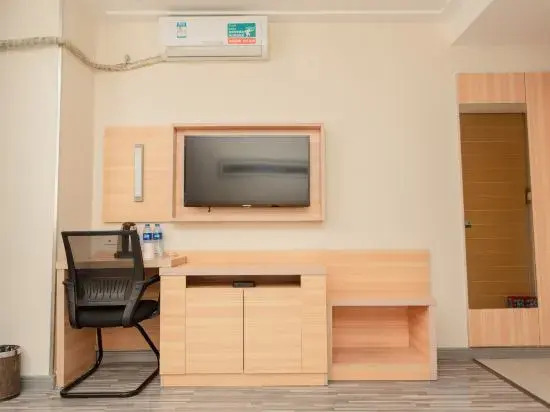 City Comfort Inn Hotel (Zhongshan Daxin Xindu Hui Xiaolan High-Speed Railway Station)