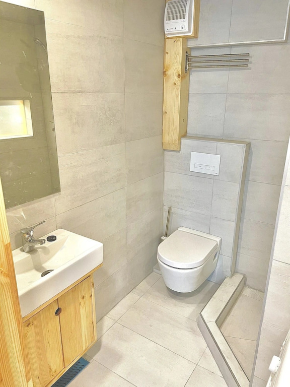 Lavender Circus Hostel, Doubles & Ensuites