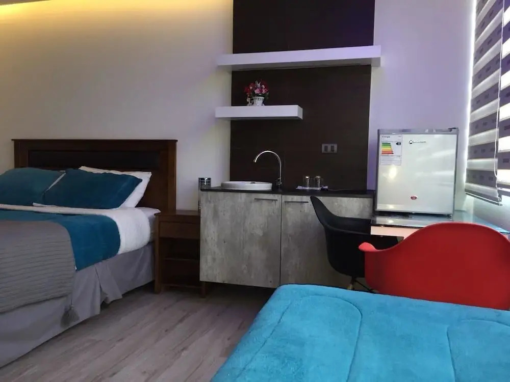 El Camino Hotel