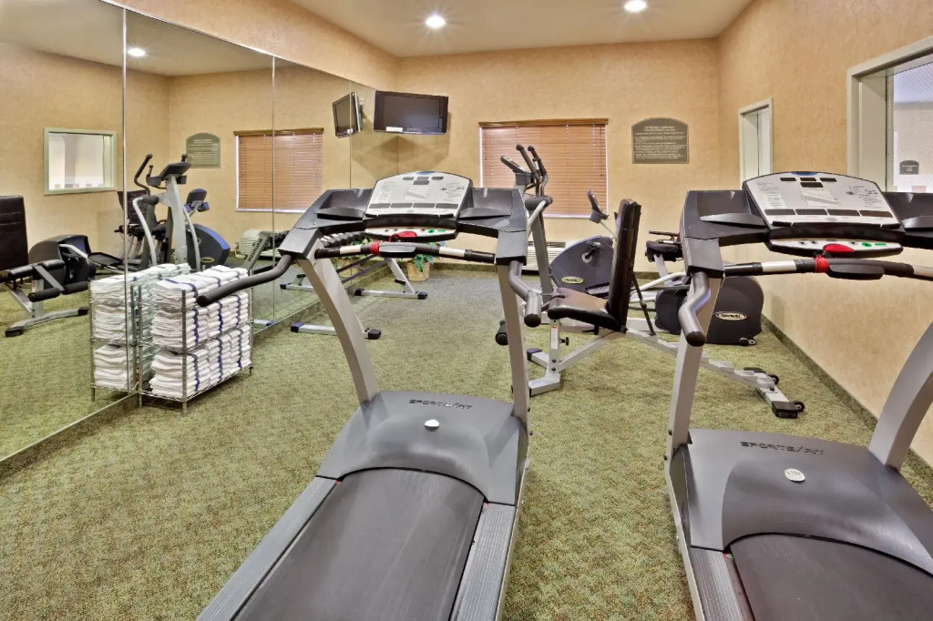 Holiday Inn Express & Suites Cheney by IHG