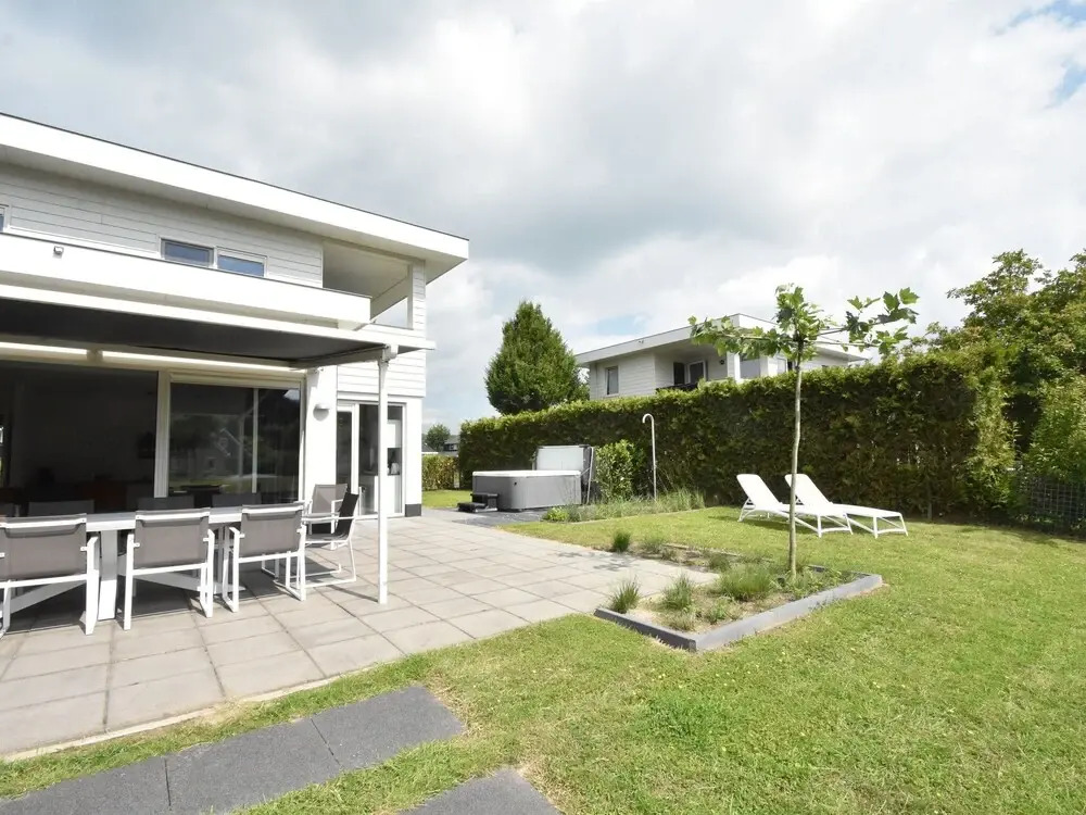 Modern Villa with Large Garden by the Water with Hot Tub & Infrared Sauna