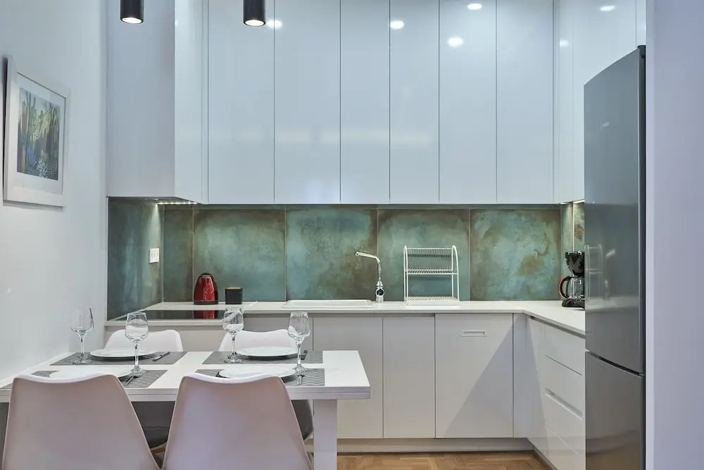 Elite Living 2bd Apt next to Hilton-Ilisia Park