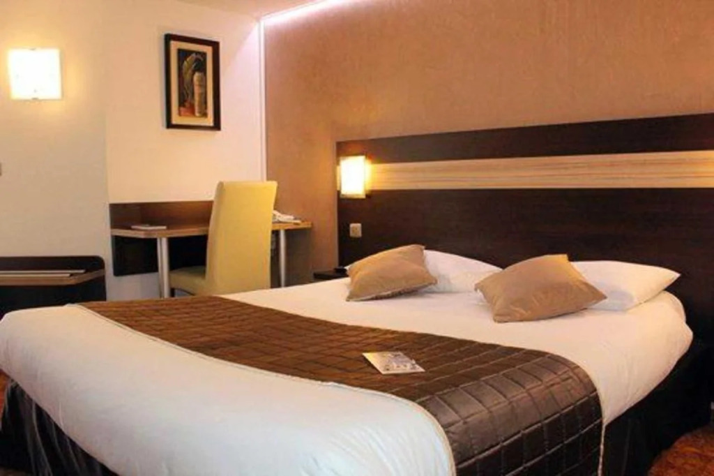 Contact Hotel Restaurant La Chaumière entre Orgeval et Flins A13 sortie 8