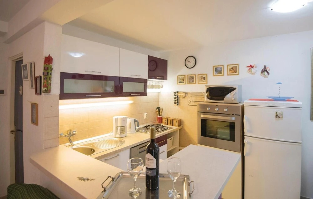 Holiday Home Sucuraj 06