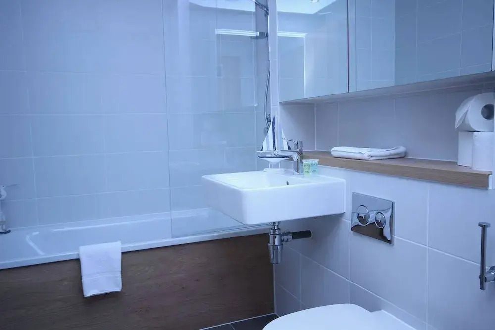 2BR Apartment - Sleeps 4 - Free Parking - Reading