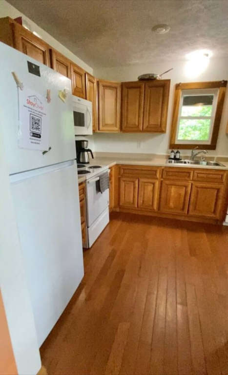 14 Guest, 7 Bed, 4 BR, Lakefront Cabin w/ Hot Tub