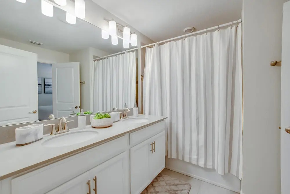 4 Bedroom Town Home with Pool