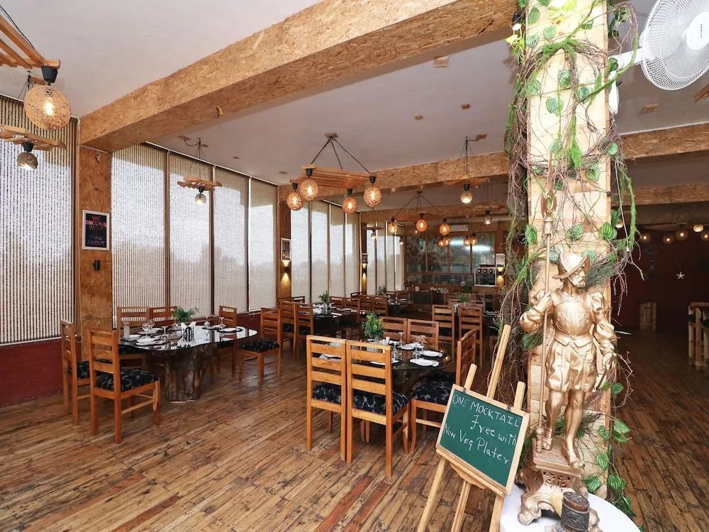Oyo 14802 Hotel Virus Bistro