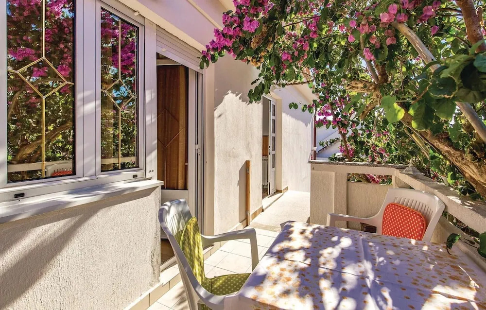 Stunning Home in Rab With Wifi and 4 Bedrooms