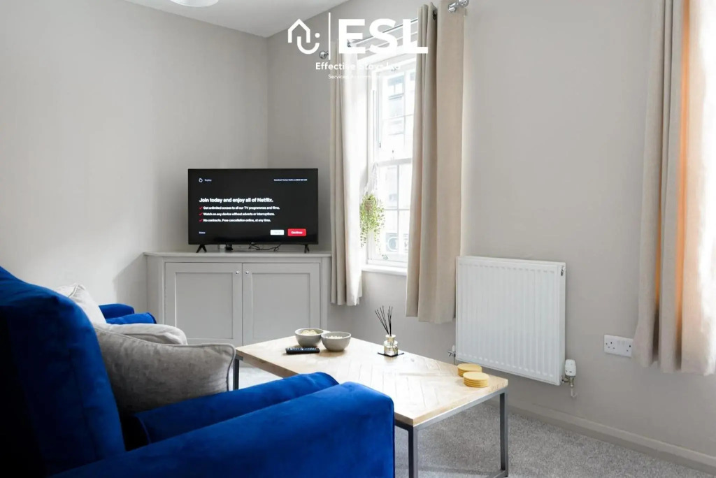 Cosy Modern 2 Bedroom Town Centre Duplex Apartment with Terrace