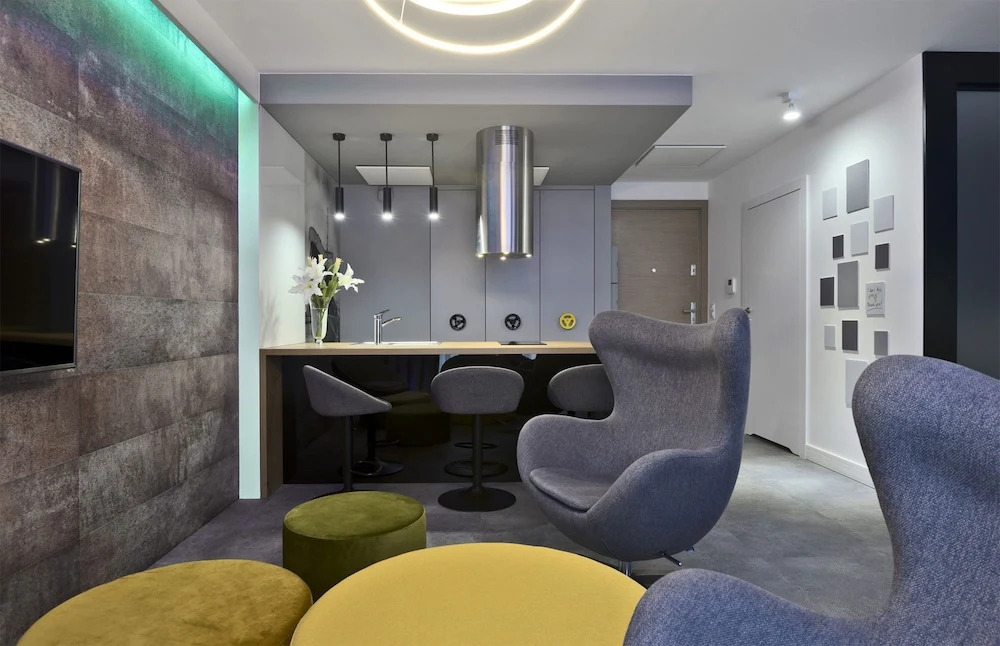 Elite Apartments Waterlane Pool Access