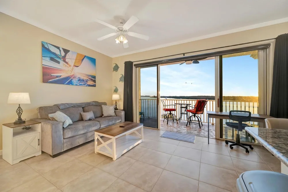 Sunsets Waterview Balcony Queen Bed Heated Pool