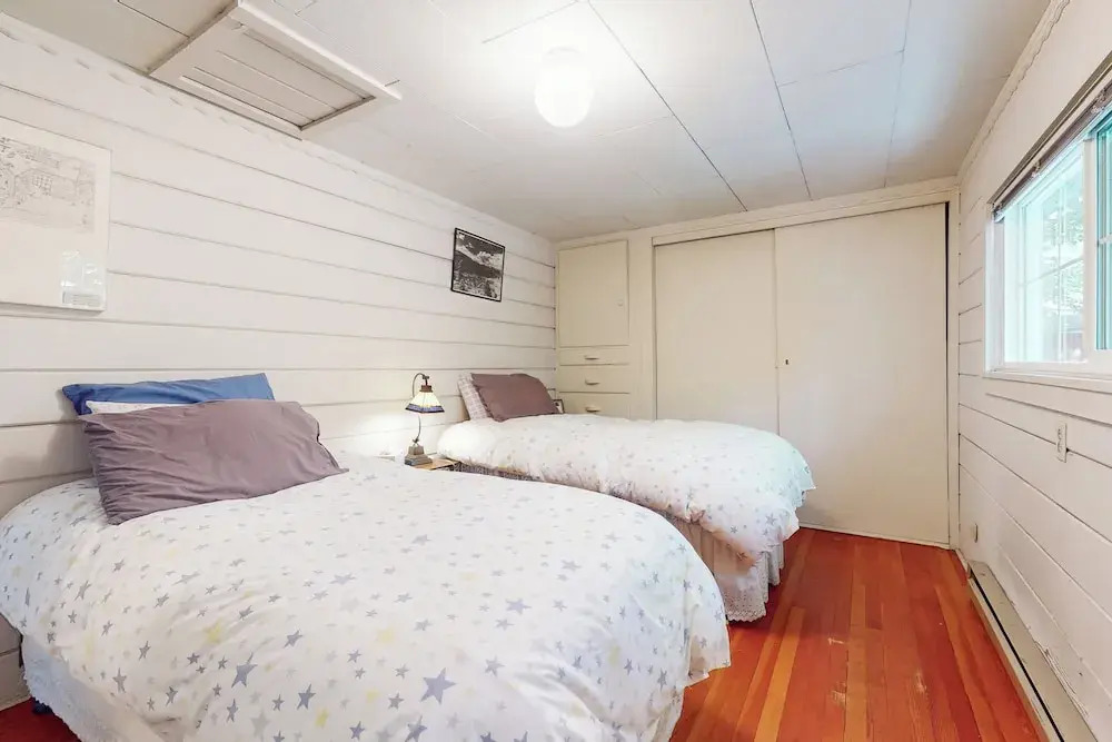 Walk to Town! Dog-friendly Quincy Getaway w/ Deck