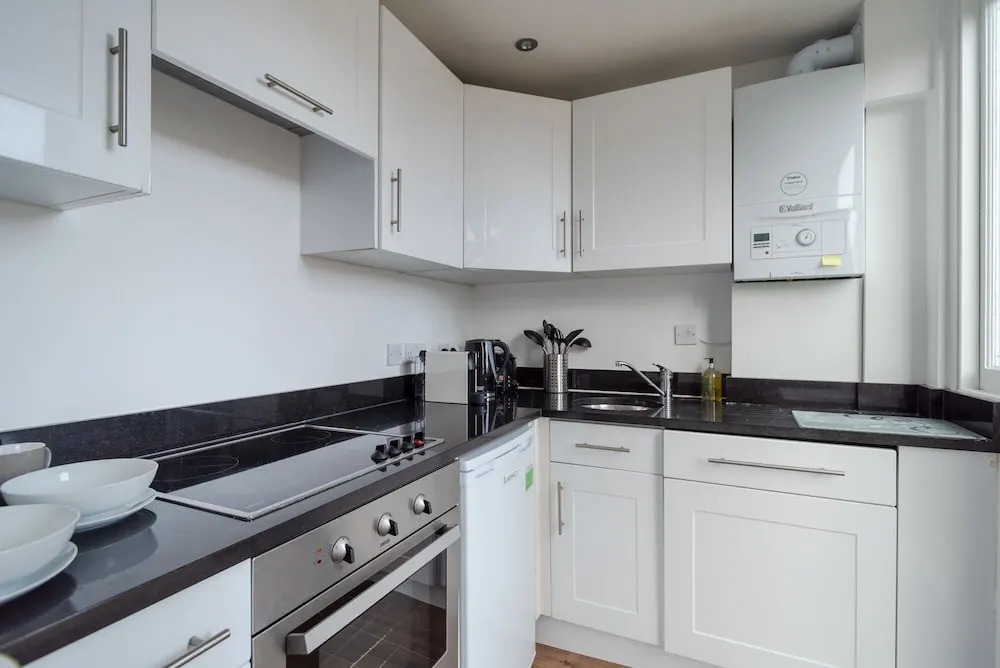 Bright 2BR Flat With Terrace Near Earls Court st
