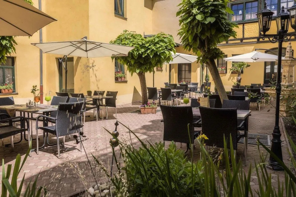 "Zur Altstadt - Am Fuße der Osterburg" Gaststätte, Pension, FEWO