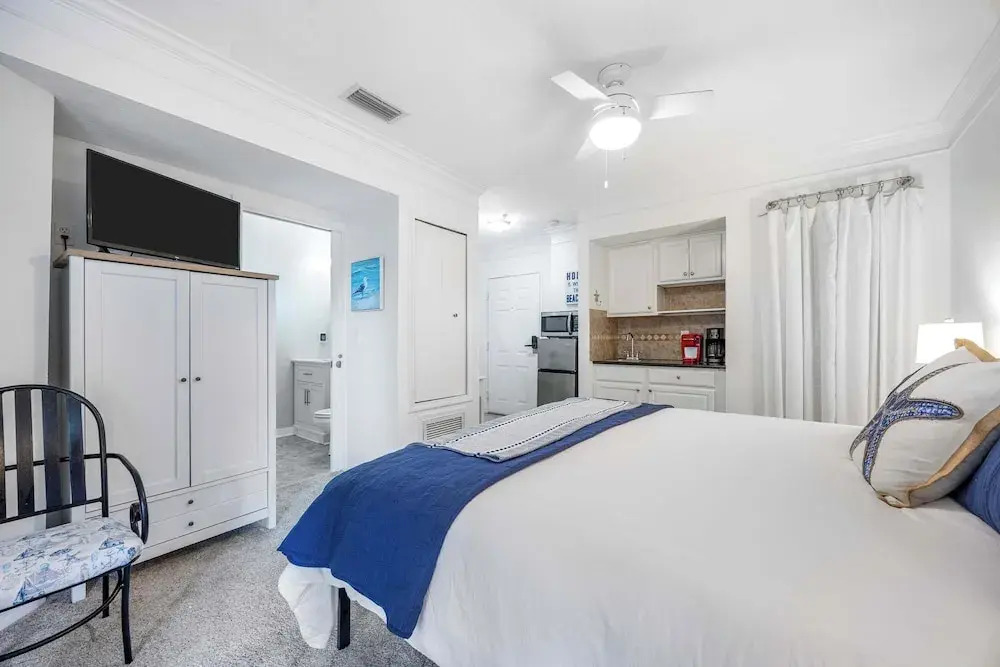 Ocean Hibiscus Retreat For 8