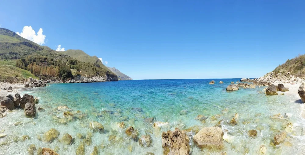 Villa Baialuce a stone's throw from the Faraglioni and the Zingaro Reserve